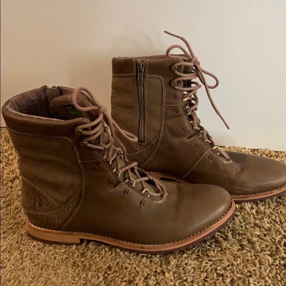 Ahnu lace up boots